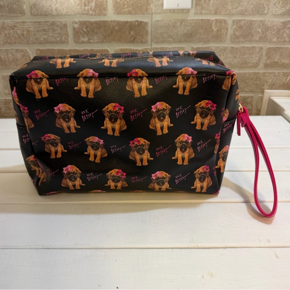 Betsey Johnson Large Weekender Cosmetic Makeup Travel Toiletry Bag Dog Print - Picture 2 of 6
